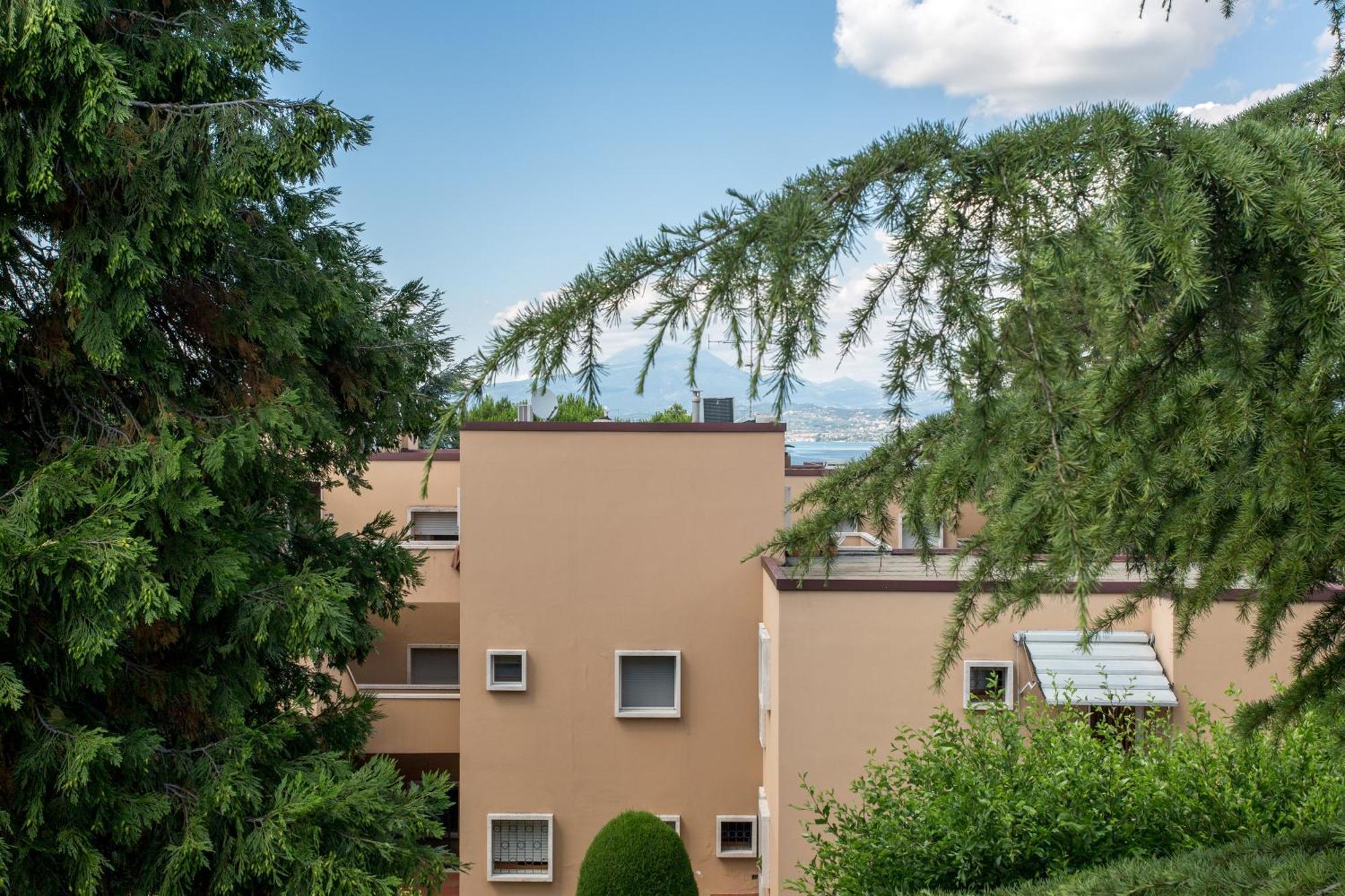 Appartamenti Massimiliano Peschiera del Garda Habitación foto